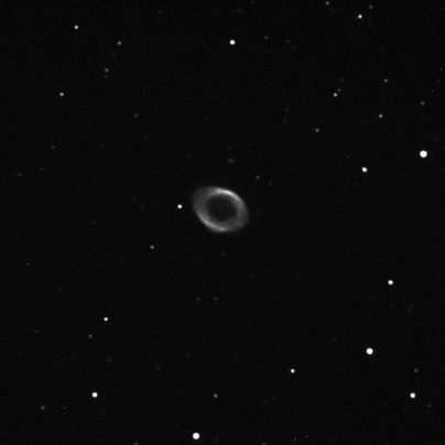 Planetární mlhovina M57 v souhvězdí Lyry na 30s expozici ve filtru R.
