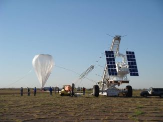 Příprava na vypuštění balónu s experimentem SUNRISE